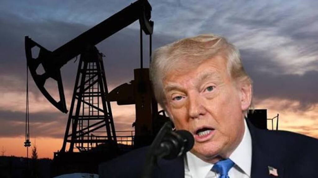En la foto, Trump insiste en que el precio del petróleo caerá