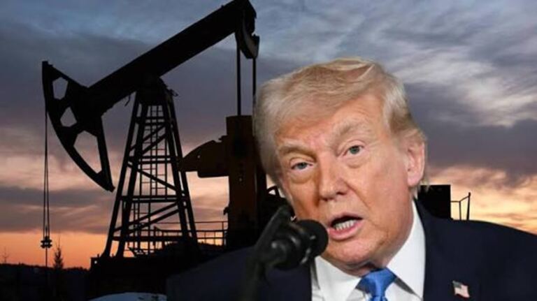 En la foto, Trump insiste en que el precio del petróleo caerá