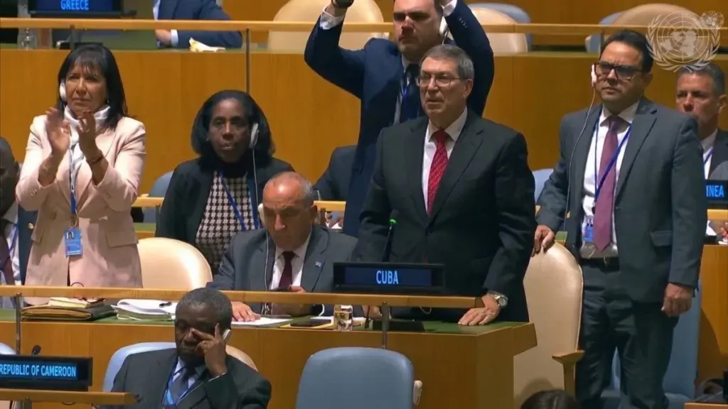 En la foto, la exaltada delegación cubana en la Asamblea General de la ONU
