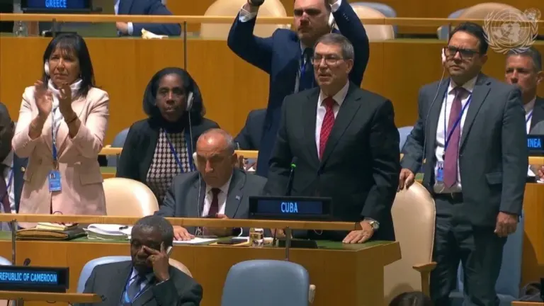 En la foto, la exaltada delegación cubana en la Asamblea General de la ONU